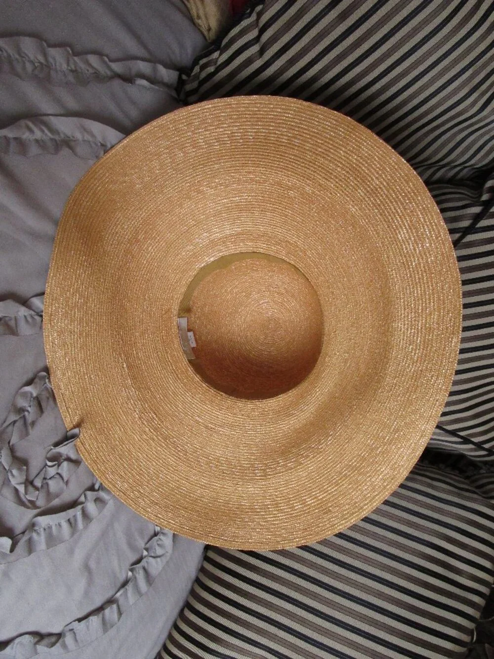 extra wide brim straw sun hat